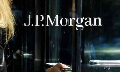 Former JP Morgan analyst awarded $35m after glass door shatters on her
