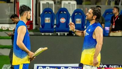 'When a player comes to MS Dhoni, he becomes a completely different player - how?'