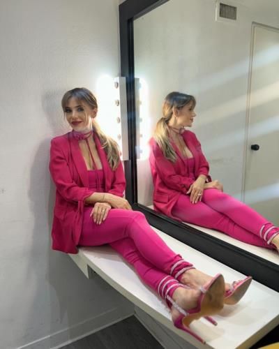 Eva Anderson: Exuding Elegance In Pink