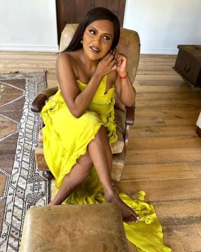 Mindy Kaling Shines In Vibrant Yellow Outfit