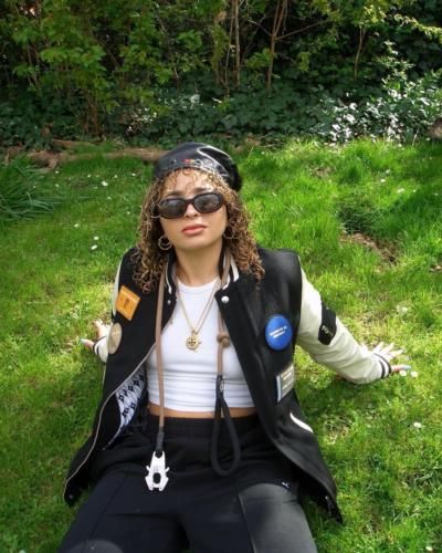 Ella Eyre Enjoys Fun Moments With Friends On Instagram