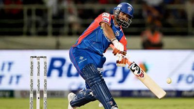 'Pehle over se pata tha ki...': Virender Sehwag unhappy with Rishabh Pant throwing his wicket