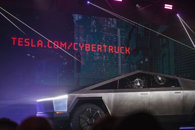 Tesla Cybertruck Breaks Down Just Seconds After Leaving Dealership