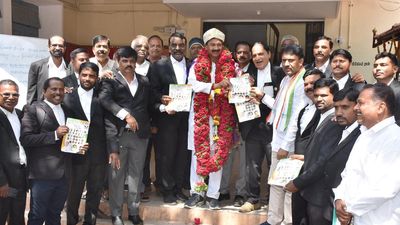 Congress campaign intensifies in Mysuru as Lakshman reaches out to advocates, industrial workers