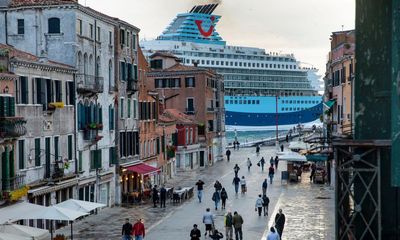 Venice mayor says he is brave like Marco Polo in charging day-trippers €5