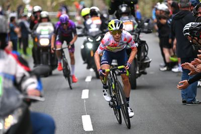 Itzulia Basque Country: Meintjes wins subdued stage 4 after major crash neutralises peloton