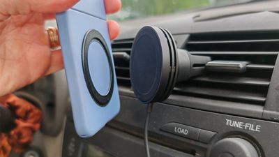 This magnetic car mount is everything I want from Qi2