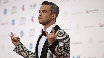 "He's unhinged, super smart, super talented and willing to upset": British pop superstar Robbie Williams hails the one rock star he thinks is lighting up 2024's "boring", danger-free music scene
