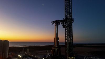 SpaceX moves Super Heavy booster to pad ahead of 4th Starship flight (photos)