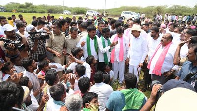 BRS chief KCR visits farmers in Karimnagar, vows to stand by them