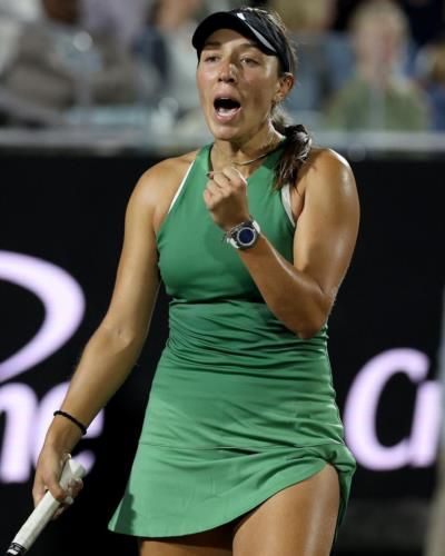 what is the design on pegulas tennis dress Jessica Pegula Shines In Green Outfit With Dominant…