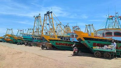 Fish market grinds to a halt as fishermen begin indefinite strike
