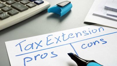 Pros and Cons of Filing a Tax Extension