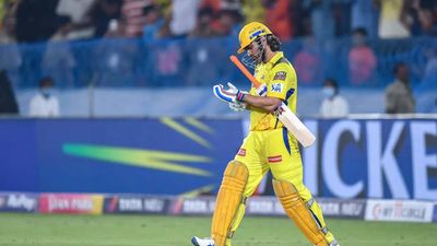 WATCH: Hyderabad crowd chants Dhoni, Dhoni as former CSK captain makes a grand entry