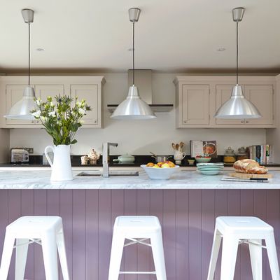 Everything you need to know about hanging pendant lights over a kitchen island, according to experts
