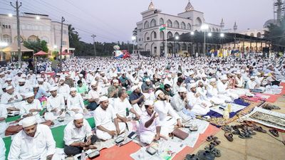 Vote carefully, Ramzan prayer meet tells believers