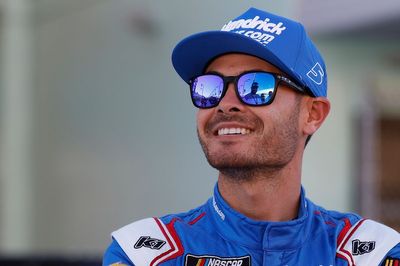 Kyle Larson beats Bubba Wallace to Martinsville Cup pole by 0.001s