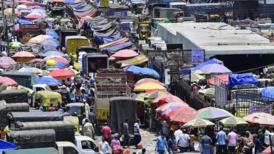 Street vendors struggle with wilting wares, searing heat in Bengaluru