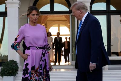Peeved Melania photos cause chatter