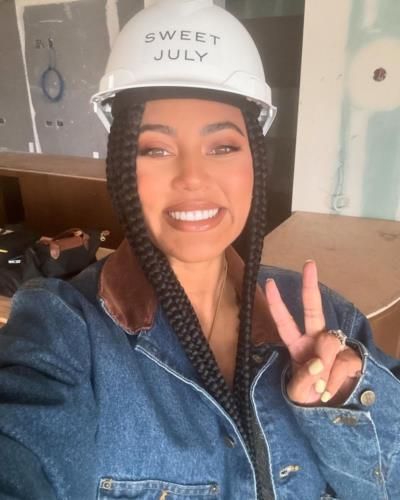 Ayesha Curry's Effortless Charm Shines In Stunning Selfie