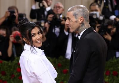 Kourtney Kardashian Pokes Fun At Kim's Diamond Earring Meltdown