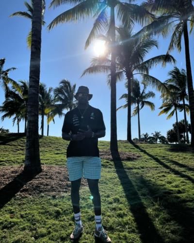Lewis Brinson's Effortless Style: A Tropical Fashion Statement