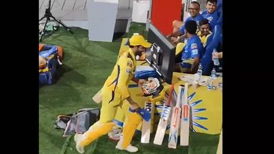 Ravindra Jadeja's playful gesture leaves CSK fans in splits as MS Dhoni walks out to a deafening roar - Watch