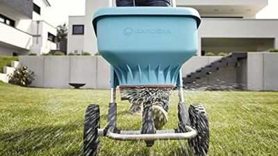 Are seed spreaders worth it? 6 pros and cons from the experts