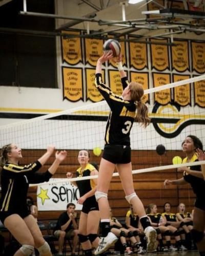 Professional Volleyball Player Kelly Claes In Intense Competition Match