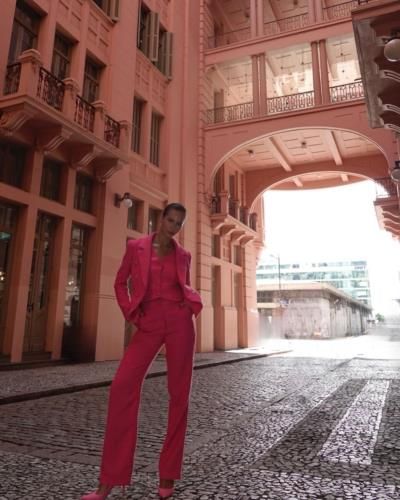 Maria Brechane Captures Stunning Photos In Pink Outfit