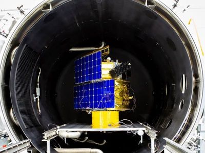 Lost in space: Aussie clean up satellite now space junk