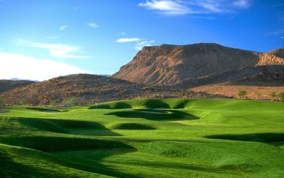 This Jack Nicklaus-designed Las Vegas golf course that features replica holes just sold for $30.5 million