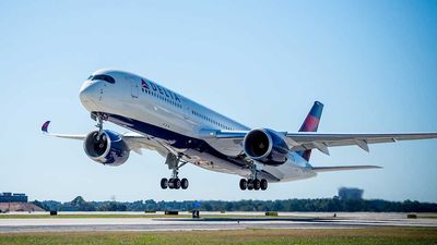 Delta Tops Q1 Targets, Guides Just Above Views; Airlines Reverse