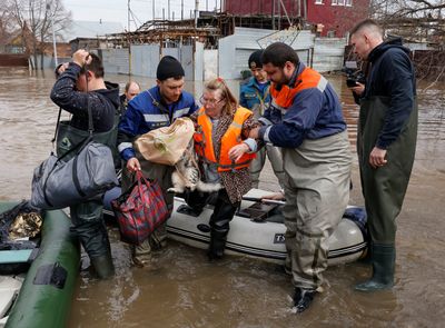 Russia, Kazakhstan evacuate 110,000 people as record floods set to worsen