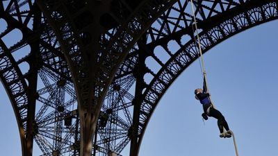 French athlete breaks world rope climbing record in Eiffel Tower escapade