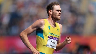 Olli Hoare makes successful return in 1500m