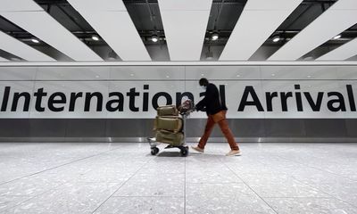 Heathrow urges government to scrap £10 fee for transit passengers