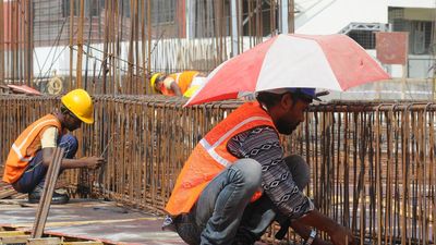 Beating the Heat | Construction labourers toil under scorching heat in Bengaluru