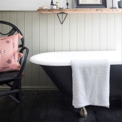 How to keep your bath towels dry and fresh between uses – prevent musty odours with these expert tips