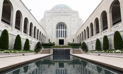 Australian War Memorial kept ministers in the dark on contracts for $550m redevelopment, audit finds