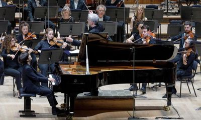 Gardner/LPO review – tautly controlled Tippett, and whoops for Seong-Jin Cho’