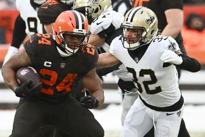 Browns, RB Nick Chubb re-work contract to lower base salary in 2024