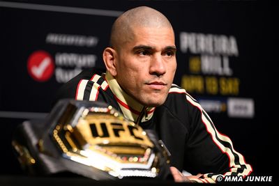 Alex Pereira expects Jamahal Hill to be 100 percent healthy at UFC 300: ‘He knows who he’ll be fighting’