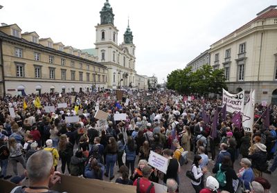 Polish lawmakers debate reforming strict abortion laws