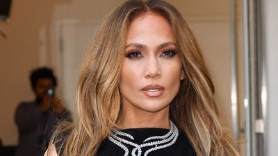 Jennifer Lopez's high-waisted jeans and chunky knit outfit is one we'll be recreating for chilly April days