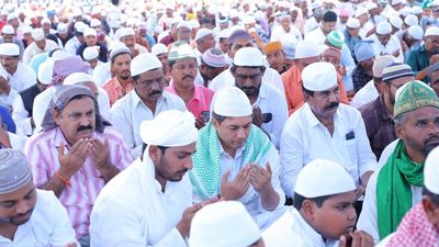 Leaders make a beeline for Idgah grounds for Ramzan prayers