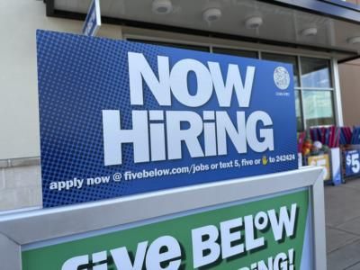 US Jobless Claims Drop To 211,000, Labor Market Thrives