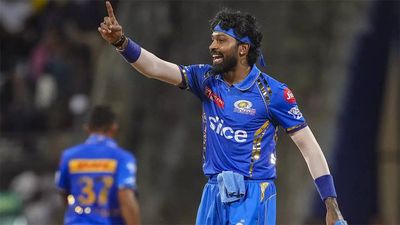 'Six after boos': Did fans' heckling affect Hardik Pandya's bowling against RCB? - Watch