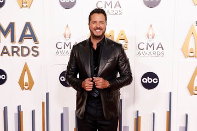 Country musician Luke Bryan exhibits an organic twist on the modern farmhouse trend in his living room
