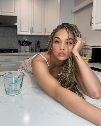 Captivating Moments: Jasmine Sanders' Effortless Beauty And Style
